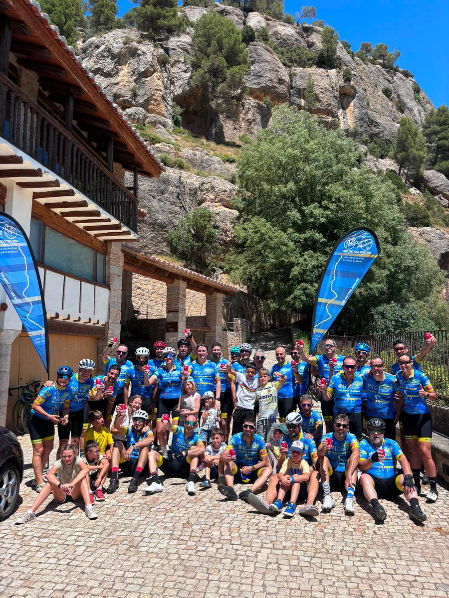 xussem's tweet photo. Cap de setmana 100% ciclista. Ahir amb l’objectiulabalma i hui veient als aficionats del Tour en Tarragona. A penes diferències entre ells i nosaltres https://t.co/jc5pVudh6B