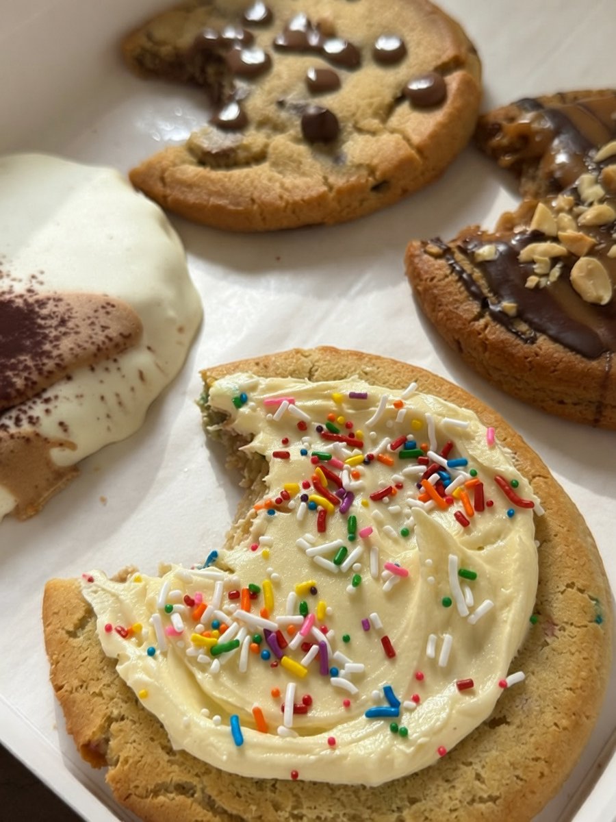 heftyeats's tweet photo. When it comes to cookies, Hefty don’t mess around 🤌🏼 https://t.co/xOC8Tv1cXP