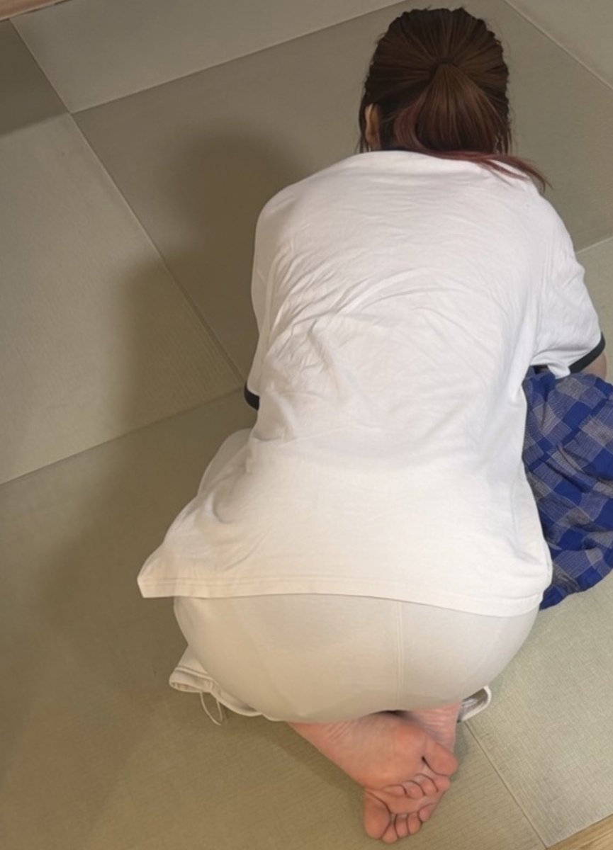 S11520528's tweet photo. 妻の部屋着の尻が透け過ぎる件💗💗
背後にいると誘ってる？と思いませんか？ https://t.co/1iI1M8Ua5C