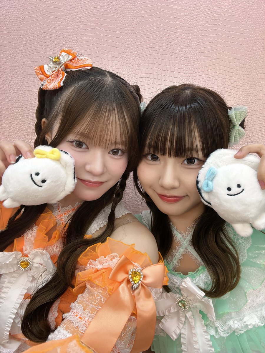 maoma0_13's tweet photo. 昨日さなちゃんから急にこれかわいいってらいんきておそろする！？ってなって買ってきてくれた🦪( '-' 🦪 )ｶｷﾁｬﾝ
パン買ってさっそく推し活した。みんなもこんな気持ちでチェキツイしてくれてるの？🥹ほんとーーにかわいすぎる💚
さなまおはこーゆうぬいぐるみに目がない https://t.co/xDjFKV5zCS