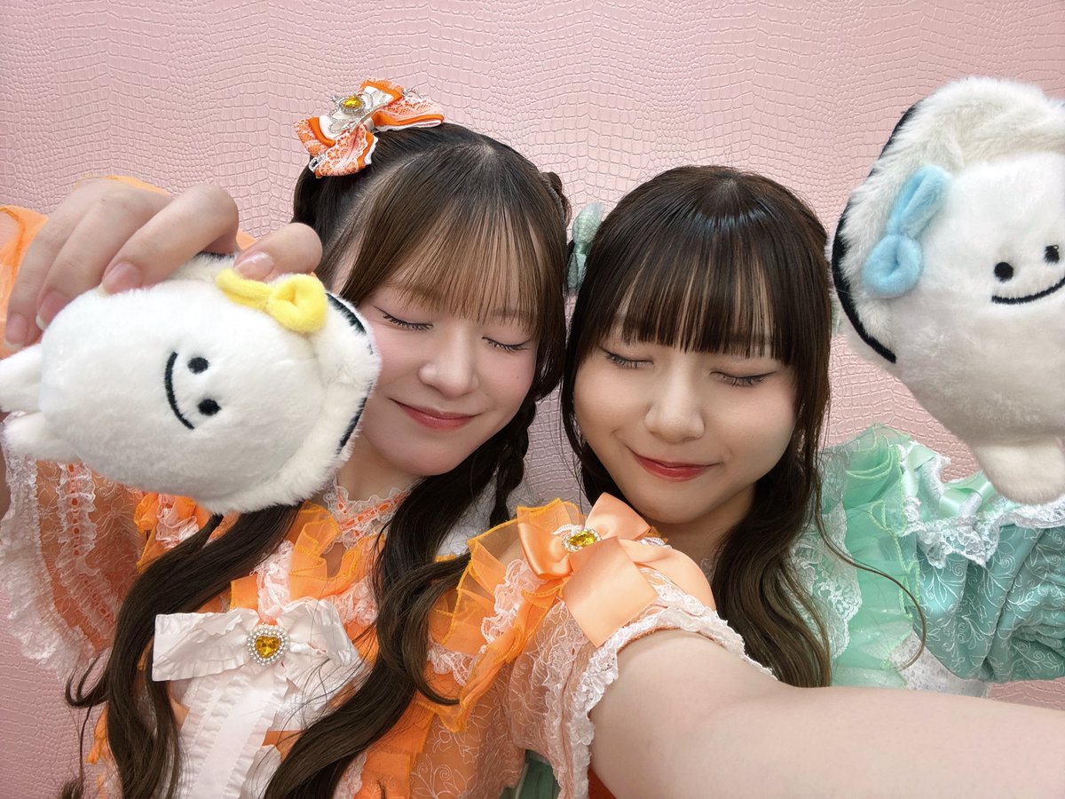 maoma0_13's tweet photo. 昨日さなちゃんから急にこれかわいいってらいんきておそろする！？ってなって買ってきてくれた🦪( '-' 🦪 )ｶｷﾁｬﾝ
パン買ってさっそく推し活した。みんなもこんな気持ちでチェキツイしてくれてるの？🥹ほんとーーにかわいすぎる💚
さなまおはこーゆうぬいぐるみに目がない https://t.co/xDjFKV5zCS