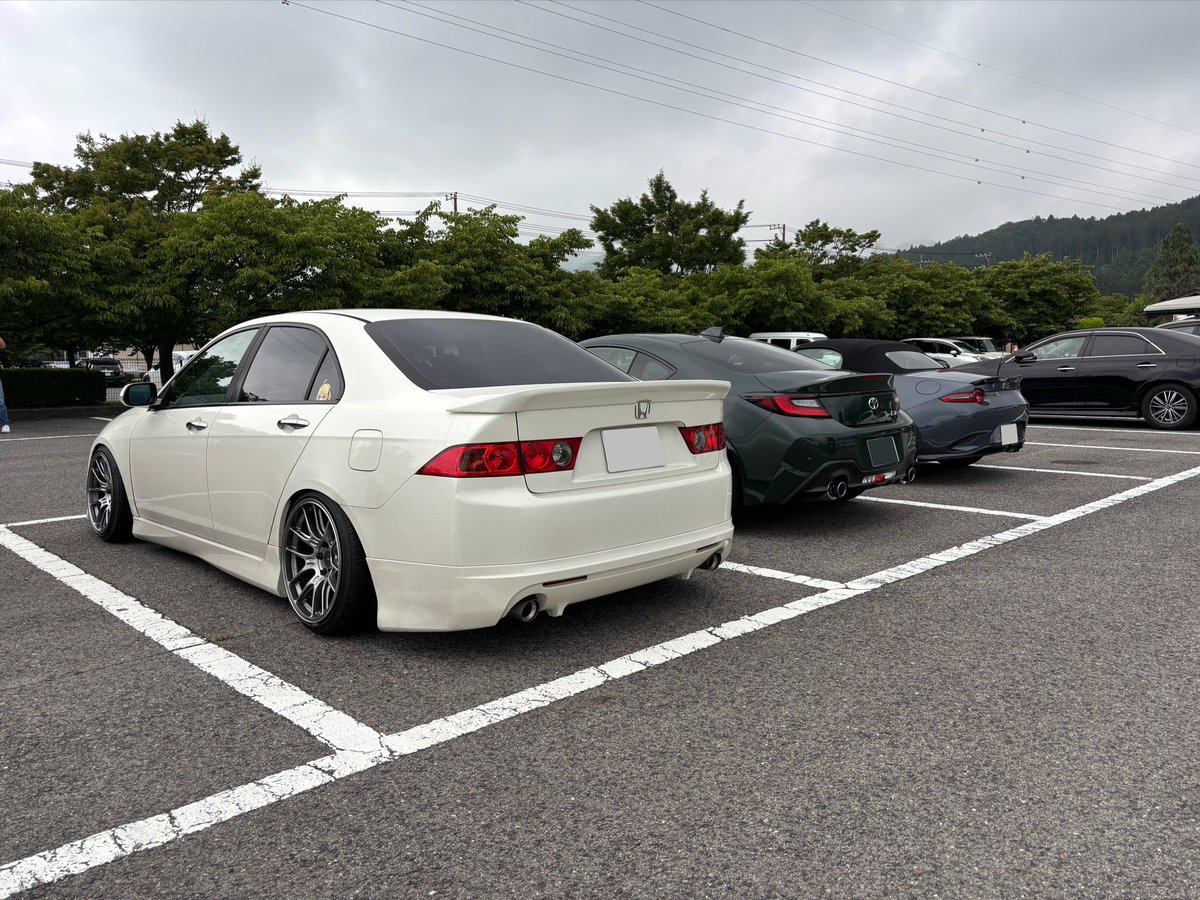 MiMiMi_7_7's tweet photo. なんかアコードデカイ https://t.co/o1CJqZNQFy
