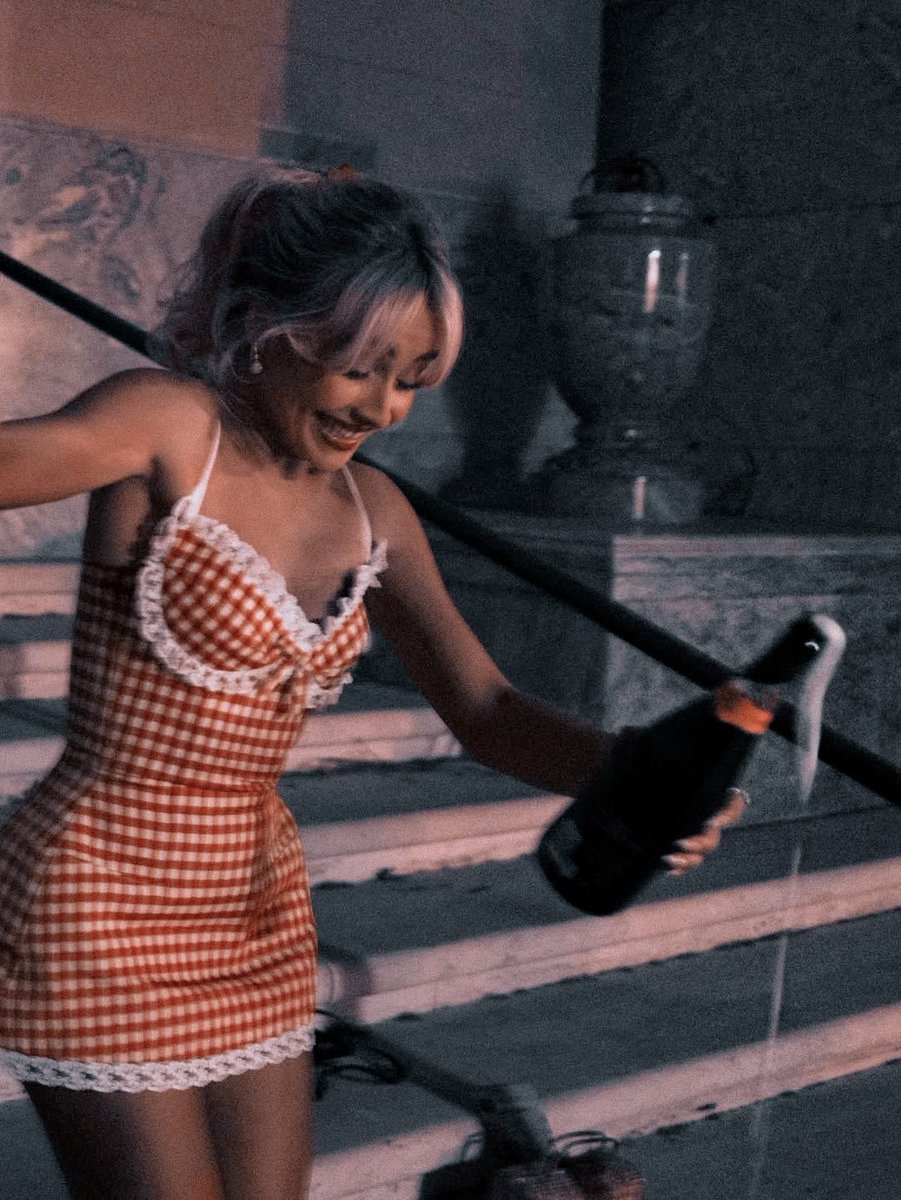 screndjpity's tweet photo. the 4th had me like 🍾🎇 https://t.co/a3y2SbUFDa