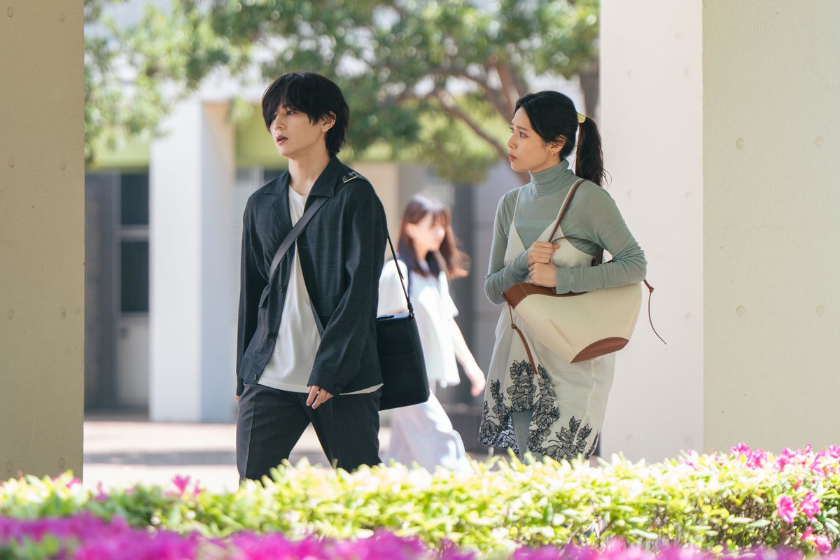 oricon's tweet photo. 【📺『一次元の挿し木』】

山田涼介＆白石聖、第1話を受けて…
コメント発表💭

“強烈”冒頭シーンに言及
「こんな罰当たりなことしていいのか…」

🔻コメント全文
https://t.co/nWBdv92vr5 https://t.co/ZjQTnRvzC5