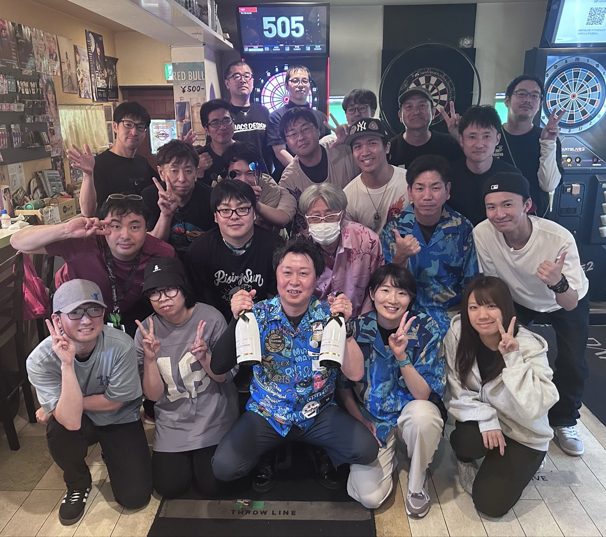 makoto52816's tweet photo. 村松治樹プロ🎯
来店イベント🎉🛶🪈
お越しの皆様
ご来店ありがとう
ございますたー🙇
満卓のお客様で
音速にチャレマ2周する
HALさんは流石でした🎯👍
一体感がある素晴らしい
イベントでした🎯🎉
スケジュール🗓️合えば
また来年🎯🫰🥰
#村松治樹　プロ
#ダーツ好きと繋がりたい
#静かの海で https://t.co/F6ZN18xVdH