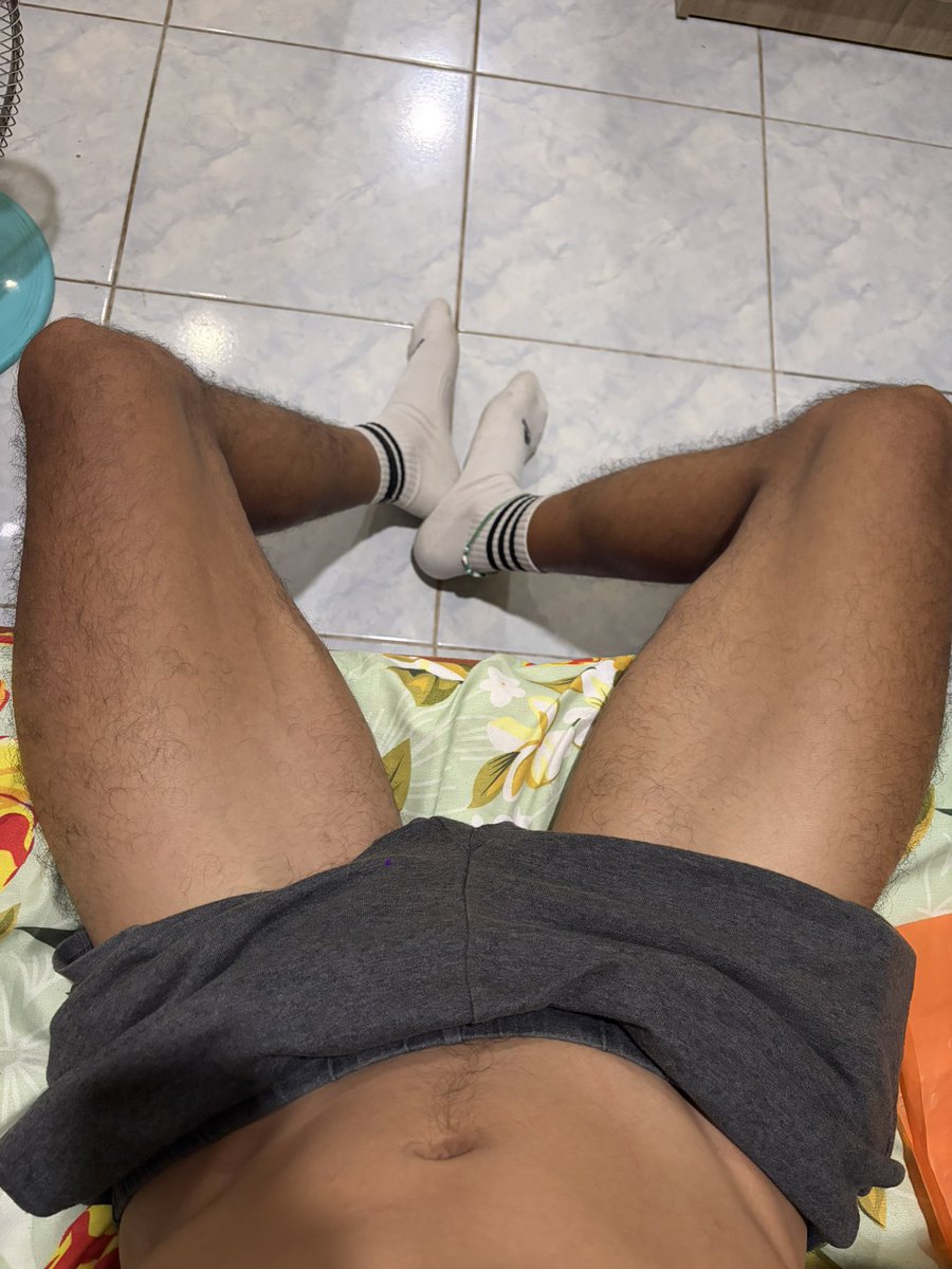 raz_isback's tweet photo. need someone’s head in here😋 https://t.co/9Pjt031ci1