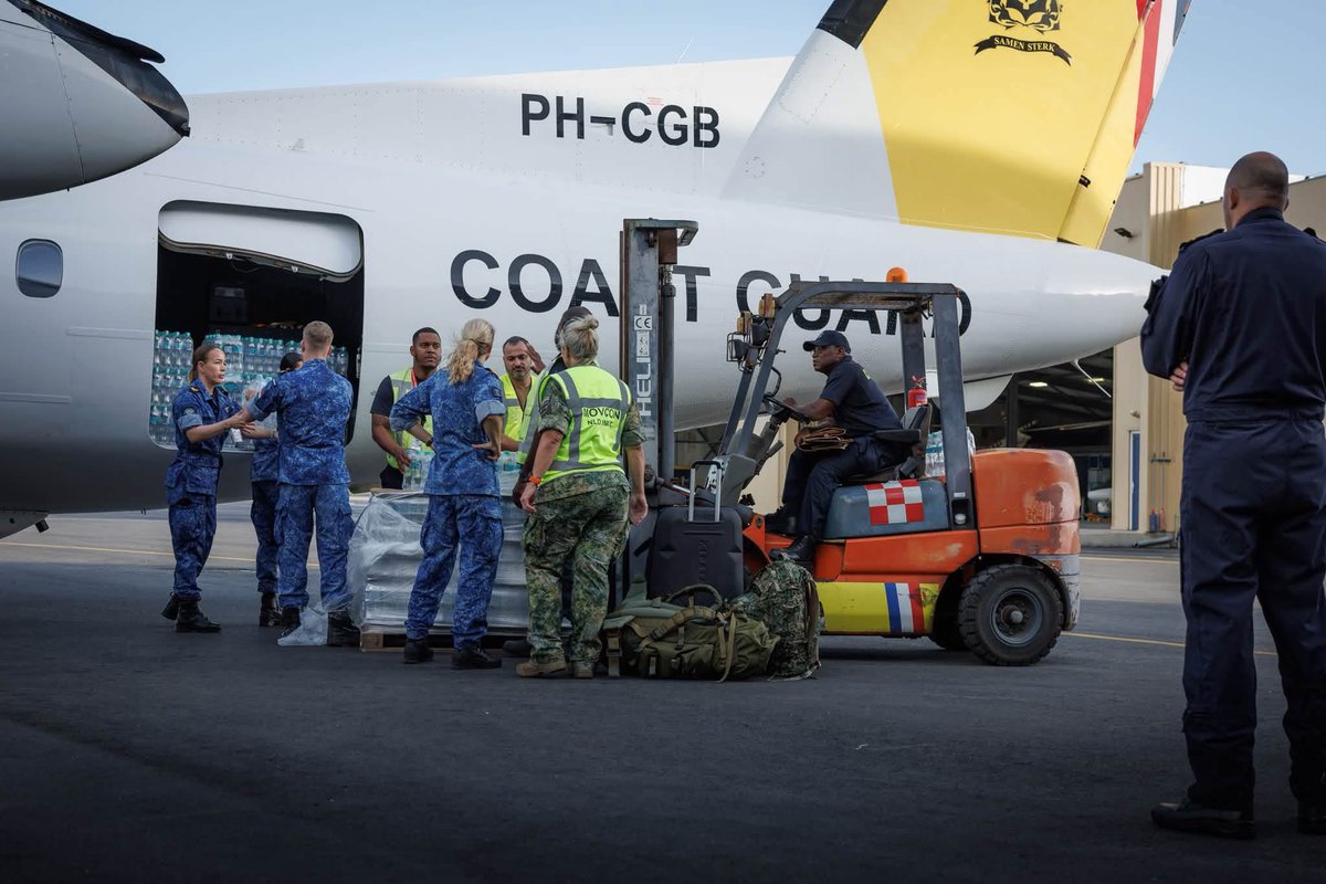 DeZiekenpa's tweet photo. @MinPres @USARNL Ondertussen gaat het Stationsschip in de West en de Kustwacht Carib gewoon door.  #Noodhulp. https://t.co/6KGcxMDFVs