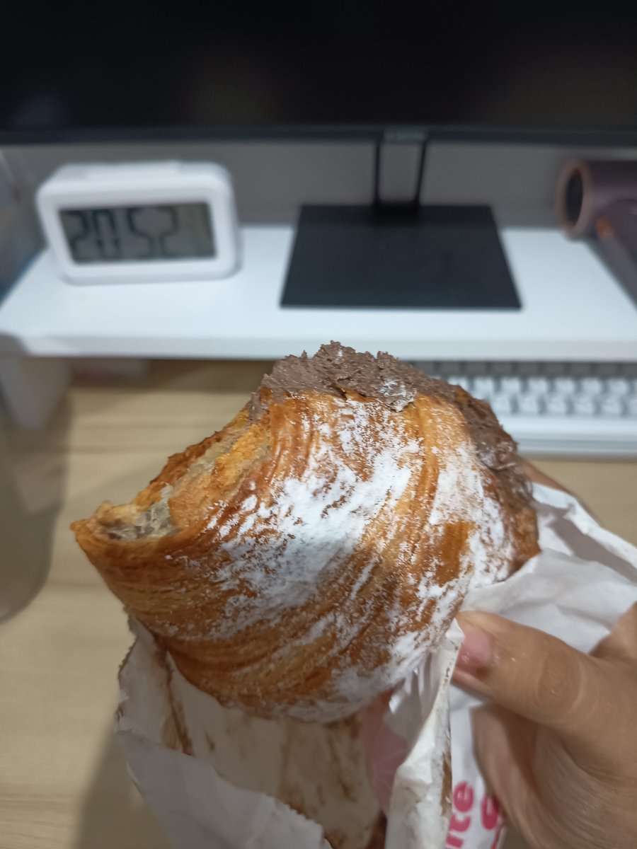 ahnsyaraa's tweet photo. Beli ini sambil terngiang ngiang sound "Today i wanted to eat a KWASONG "✨😭 https://t.co/uuy0dPXfMf