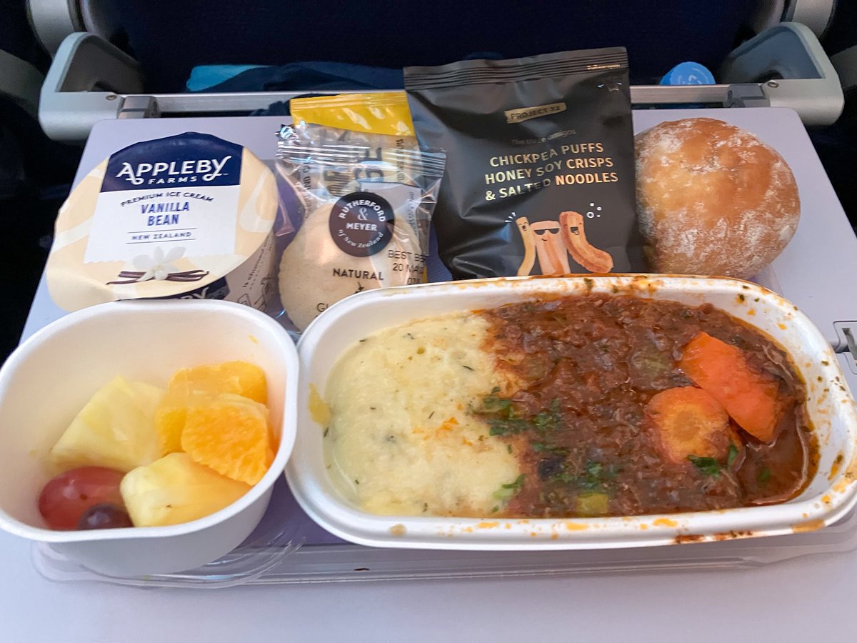 af_ect_on's tweet photo. 帰りのNZ航空はオールブラックスの様な真っ暗の機体。格好良い。
ニュージーランド南島、テカポもマウントクックも最高だったし、クライストチャーチはもう少し深掘りたいし、ダニーデンやクイーンズタウンやマールボローも気になるし。近いうちに再訪したい素敵な場所でした！

#ぼんかな星見のNZ旅 https://t.co/2SoMjWCaQ6