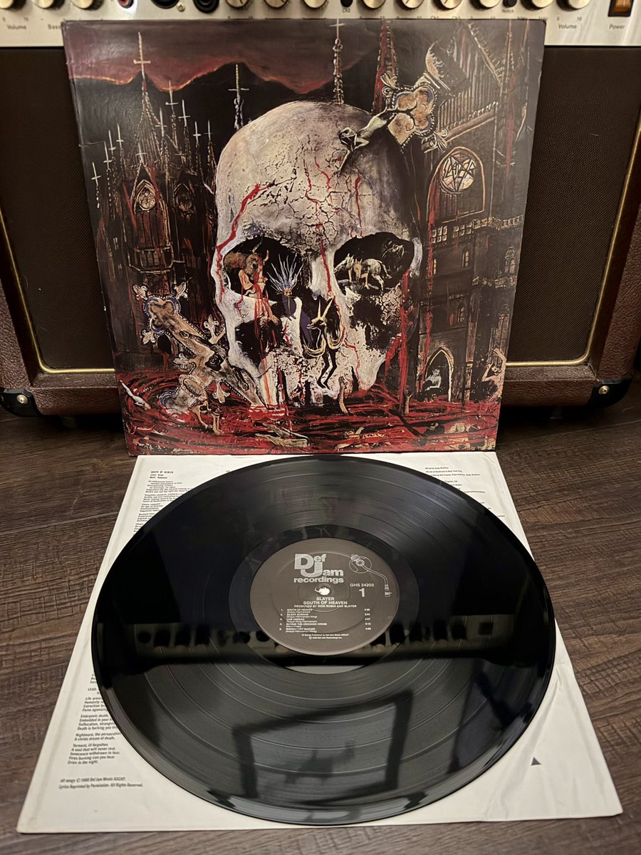 MoKnowsMetal's tweet photo. From the fastest album in 1986 to the weightiest album in 1988. Slayer delivering an even heavier, brooding &amp; darker atmosphere with the amazing “South of Heaven”.

Favs: Silent Scream, Ghosts of War, Mandatory Suicide, Dissident Aggressor &amp; the title track.

#SundayMorningAnalog https://t.co/wn9UUEqFNe