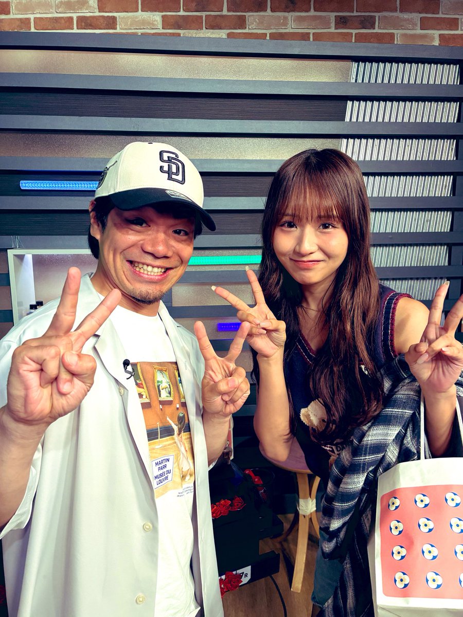 kyojin9160's tweet photo. Abemaウィンチケットミッドナイト競輪
ありがとうございました！
新人選手の動きを読むのって難しい💦

久しぶりの森脇さんと写真撮ってもらった☺️✨

#_WinTicket https://t.co/bSahKb78j0