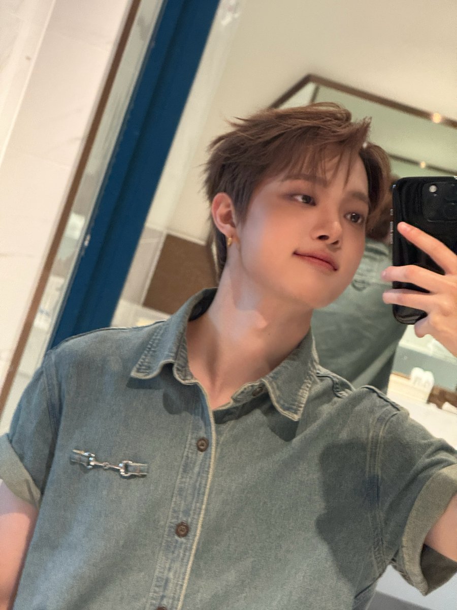 97login_'s tweet photo. 의주 이런 구도로 찍는 사진 진짜 되게 귀여워 https://t.co/OsksPj9gaX