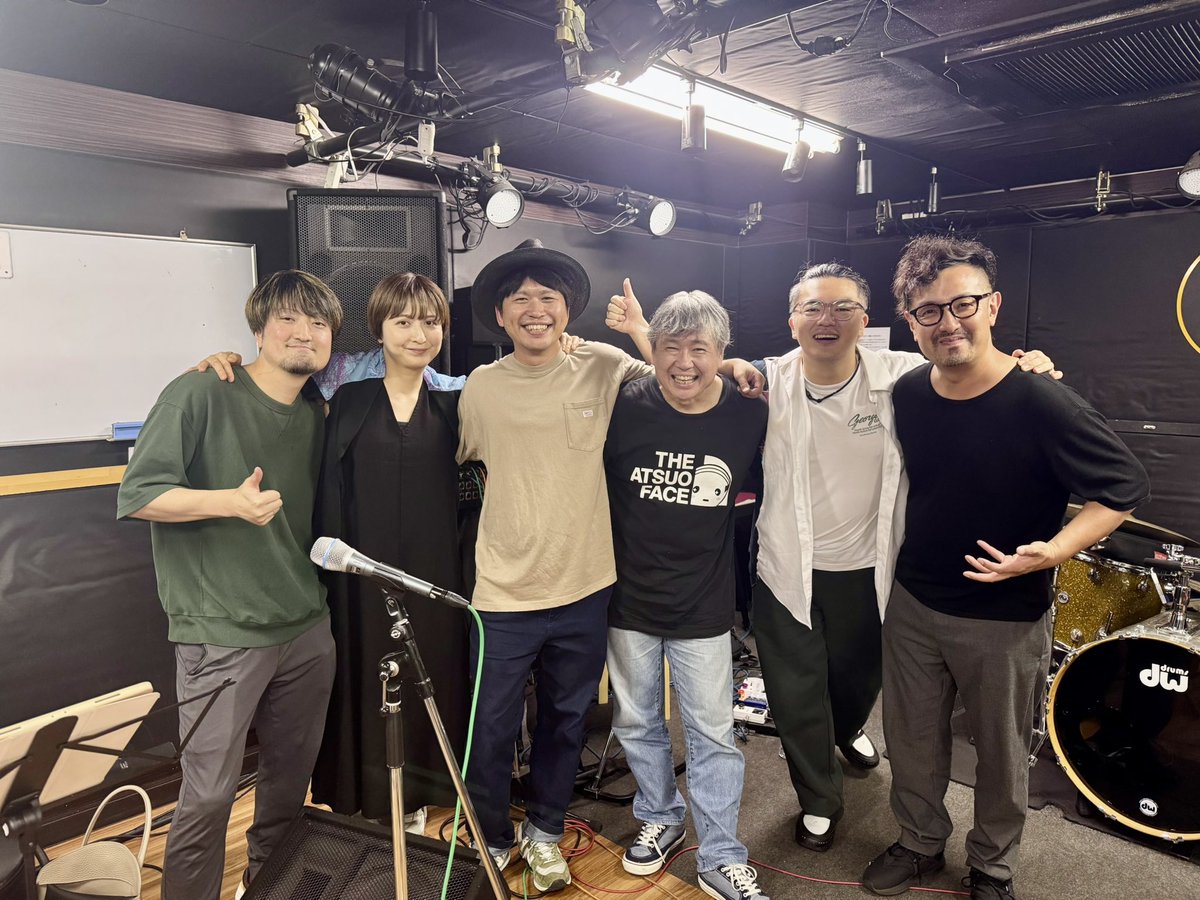 kyoheiishikawa's tweet photo. 幸せすぎるリハでした！
どんなライブになるのか、主催者が一番分かってなさ過ぎるままリハーサルを迎えたのですが、 
とんでもなく楽しいライブになることが今日判明しました！
前半はインストとブルース、後半は90年代カバーとオリジナル、素晴らし過ぎるメンバーでお届けします！ぜひ！ https://t.co/TDsQeAb03u