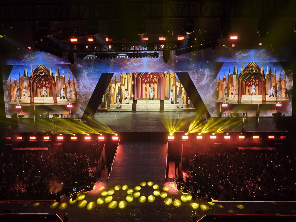 eamazzir's tweet photo. Appreaciation post yet again to the stage design of #EXhOrizoninManila
You are so beautiful, Exo. You still feel like home. Thank you for fulfilling your promise and coming back to Manila. We love you so much. 🥹🫶 https://t.co/ATxLe6swtu