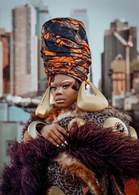 KINA2_2's tweet photo. I will never forgive the people who couldn’t see even on S17 how cool Onya’s looks were. Im glad shes getting some more love now but in my opinion she had the same edge and caliber than a Sasha Velour on her original season (or better). But yet Onya got dragged https://t.co/0lCudIjKbB