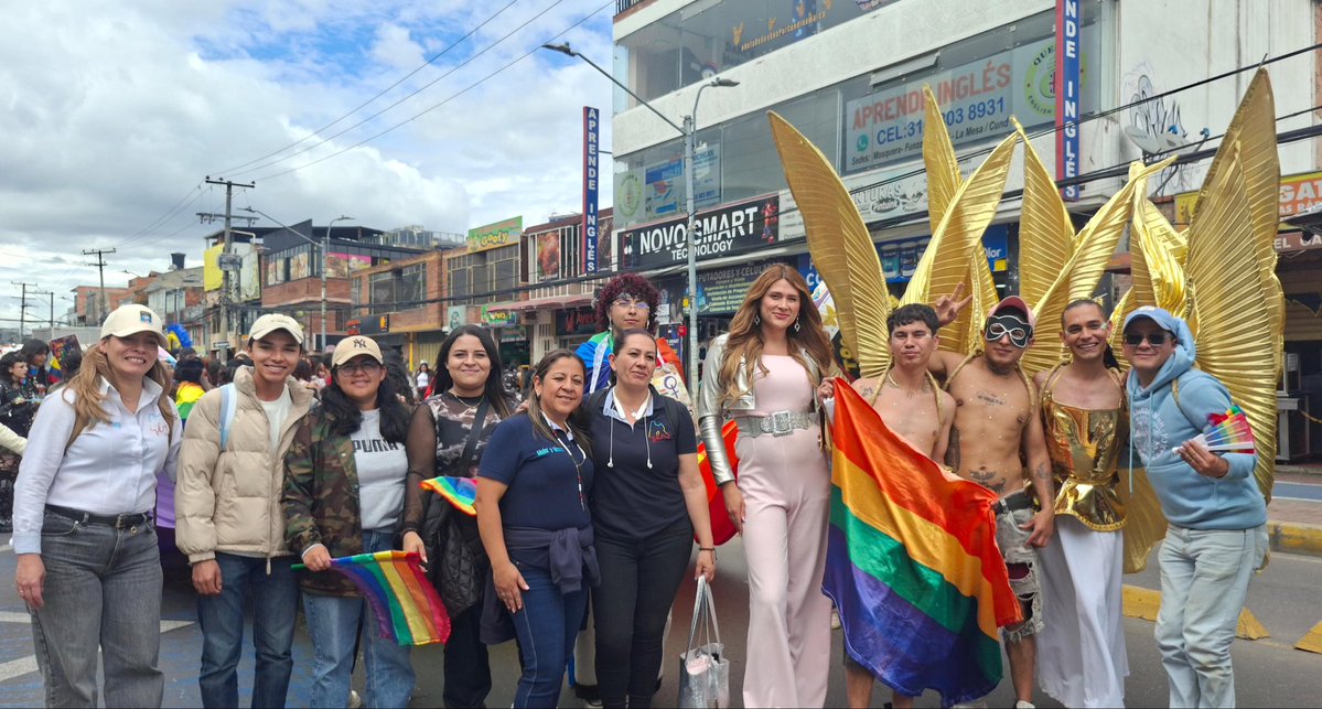 MujerGeneroCund's tweet photo. Acompañando la conmemoración del Día del Orgullo LGBTIQA+ en Cundinamarca. 🌈
La Gerencia LGBTIQA+ de la @MujerGeneroCund presente en #Mosquera, reafirmando su compromiso con la inclusión, el respeto por la diversidad y la garantía de derechos para todas las personas. https://t.co/cXlrjvXEMr