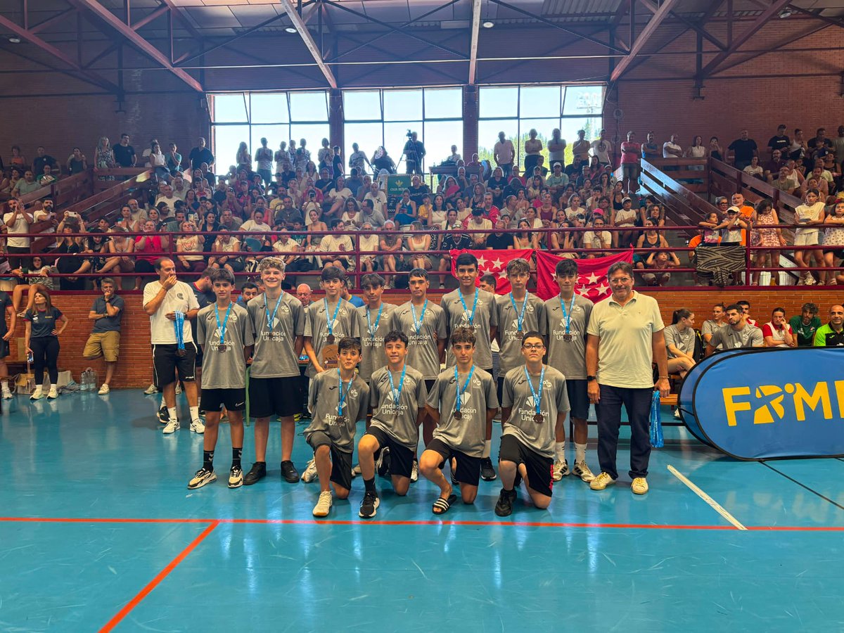 CordobadeBM's tweet photo. Segundo y quinto puesto respectivamente para Sofía Bustos y Javi Díaz, nuestra representación #FactoríaCBM en el Torneo de Cangas del Narcea con @FAndaluzaBM infantil promesas. Experiencia muy positiva para seguir creciendo. ¡Enhorabuena, chicos! https://t.co/3Li5ONl4tz