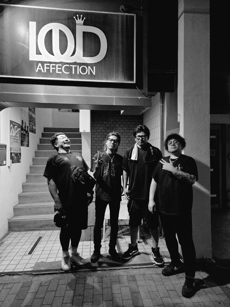 TheEmpire_2017's tweet photo. 2026.7.5
Wonderland vol.18

-TheEmpire セトリ-
1.穿天
2.暁ヲ待ツ
3.イザナギ
4.存続ノ意義
5.アマテラス
6.時峠
7.浮世噺
8.檄·宝物

LOUDスタッフさん、対バンの方々、
お客様、そしてきょーこさん綾くん。
本日はありがとうございました！
#TheEmpire https://t.co/xbFncto5ge