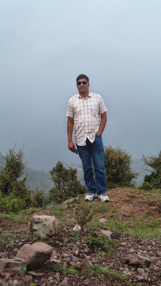 arafat__yasar's tweet photo. Between the mountains and the mist. https://t.co/R086hMMygq
