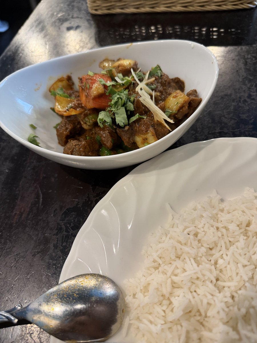 baal_lord's tweet photo. 最近食べたカレー。GOND@お茶の水のストリートランチコース（ホリデーランチ）＋チキンティッカ。全部完璧だし何より楽しい。 https://t.co/P9PayLEwZe