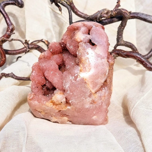 InsightStones's tweet photo. Ontdek de unieke charme van onze Roze Druzy Chalcedoon Sculptuur, een exquise stuk dat schoonheid en natuurlijke pracht uitstraalt.
Deze sculptuur weegt 705 gram!!
➡️https://t.co/YMNHxKZyPB
#roze #Chalcedoon #sculptuur #kristallen #insightstones https://t.co/SKzLNocHIb