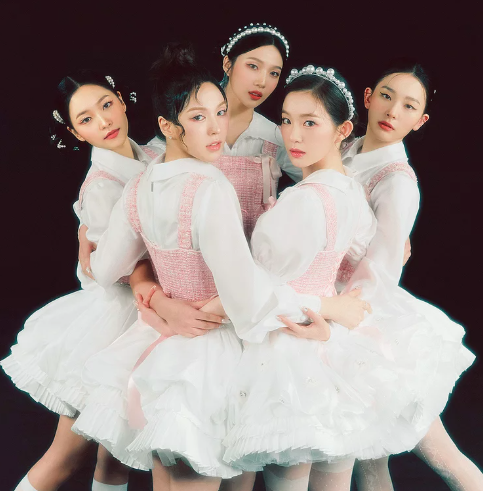 AboutMusicYT's tweet photo. Red Velvet announces their comeback, Velvet Summer, out August 3rd. https://t.co/2q1M9D7qMH