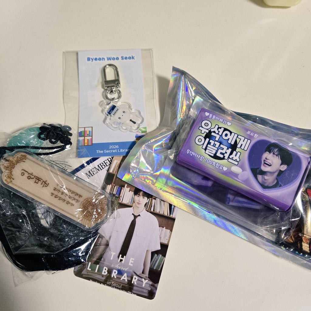 axxxkhj's tweet photo. ありがとうございます😭♥️
皆さん優しかった...🥹

#TheSecretLibrary_in_Seoul
#ByeonWooSeok
#변우석 https://t.co/elMemXBGZf