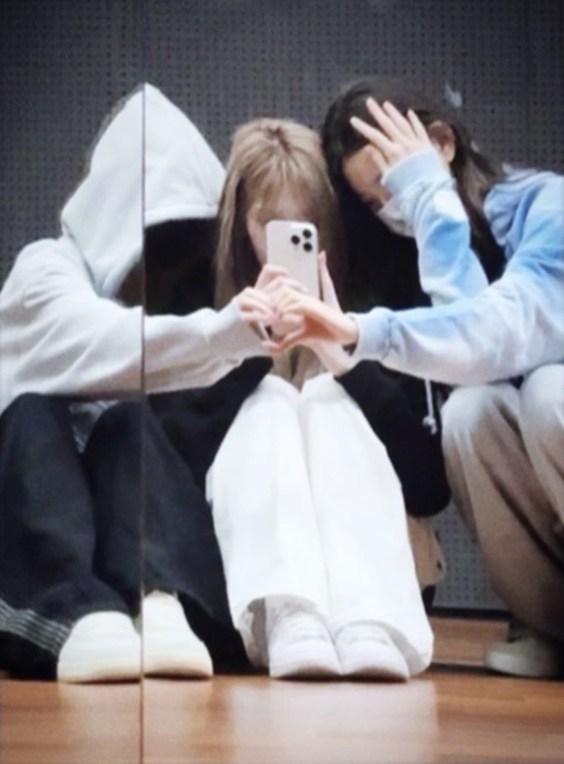 younglizip's tweet photo. 250401 아이브 인스타 릴스
2025 IVE THE 3RD FAN CONCERT
＜IVE SCOUT＞ D-4 🔎
Unit Stage Spoiler 2 : 🪽⭐

#영리즈 https://t.co/2fLiDKer8C