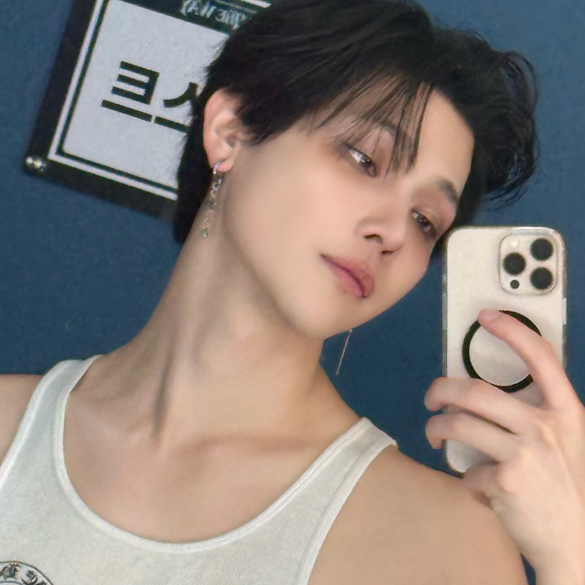 709_juce's tweet photo. 어쩜이렇게데칼코마니야 https://t.co/BaZcOT5Hal