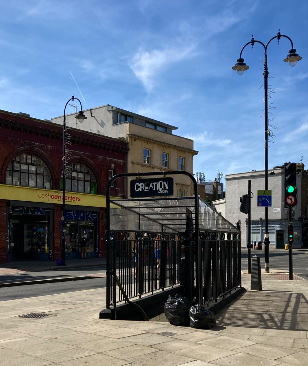 jon_cooper75's tweet photo. Kentish Town Rd NW1, 💀 🚽 🎸 https://t.co/pQYHKgy4Ob