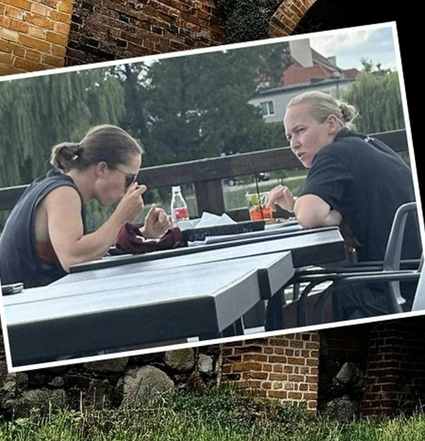 Wisia_S's tweet photo. @realdevdp_ Together in hotels, together on holiday, together on the court, and together with the money that Daria manages: the older one, the wiser one. Iga trusts her. https://t.co/VgT2OpmCNO