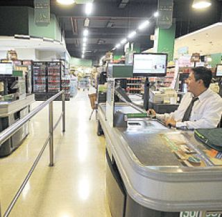 Ti0Dari0's tweet photo. Caja del supermercado cuando entrás/Caja del mismo supermercado dos minutos después cuando te ponés en la cola https://t.co/cAlr8AeuGR