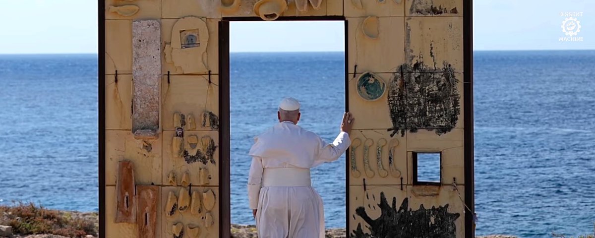 dissentmachine's tweet photo. 📌 Papa Leone XIV ha ufficialmente avviato una dura offensiva contro il modello di società tradizionale.
Apre all'immigrazione indiscriminata, senza curarsi delle conseguenze, e sancisce la scomunica per i lefebvriani. 

È il pontefice perfetto interprete delle teorie progressiste.

Di fronte a questo scenario, i cattolici dovrebbero rifiutarsi di varcare la soglia delle chiese.