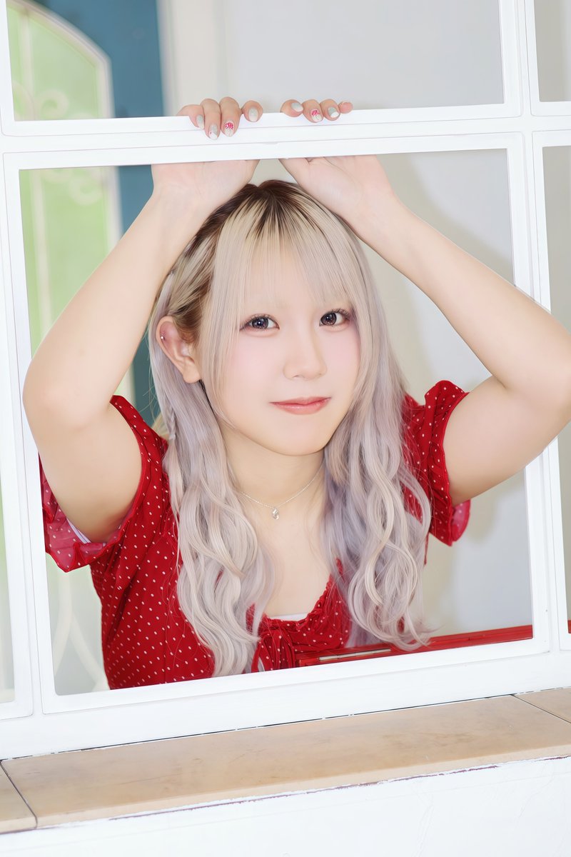 s1engf's tweet photo. ここに届けた写真は
ハイライト欄掲載中です

で、今回は窓枠からHELLO‼️
２連コンボとなります(*'ω'*b
#南雲ひより #アイドル
#ぽけっとファントム
#撮影会 https://t.co/lH0qRu74Bh