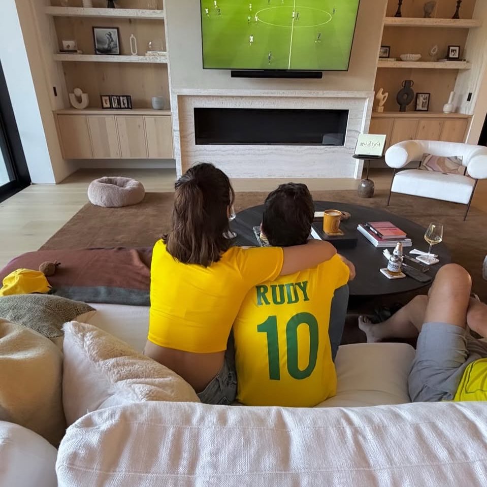 camisecretz's tweet photo. é hoje né brasil? https://t.co/YXomb3SA63