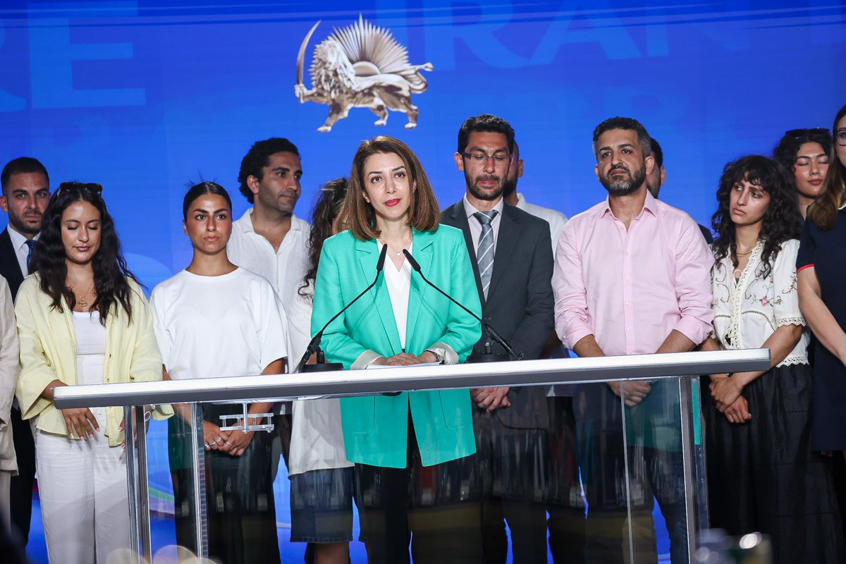 Radjavi_Iran's tweet photo. Mahan Taraj souligne l’engagement intergénérationnel envers la #Résistance iranienne lors du Sommet mondial « Iran libre 2026 »
⬇️
https://t.co/g1L0HdAiPP
@Mahan13601981 — juriste iranienne, fondatrice du podcast « L’Iran Décrypté » et membre du CSDHI — a livré une réflexion poignante sur la lutte du peuple iranien pour la démocratie lors du Sommet « Iran libre 2026 », qui s’est tenu à Paris le 21 juin. Évoquant une vie qui a débuté dans « l’ombre » du massacre du 20 juin 1981 — date à laquelle ses parents ont fui le régime, elle a retracé son parcours personnel, passant du statut d’enfant de l’exil à celui de militante engagée aux côtés du Conseil national de la Résistance iranienne (#CNRI).