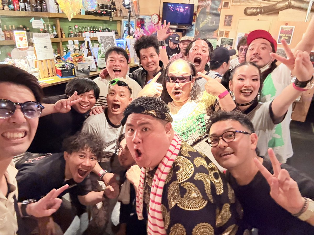 aironhed_tsujii's tweet photo. WARTライブ最高でした！タグは寿命を前借りして歌ってた！あんな魂の削り方ようするわ！死にてぇんか！その分放つ光量はとんでもないものでした！皆さんお疲れ様でした！ゆっくり休んでください！ https://t.co/gQhtZLUUCi
