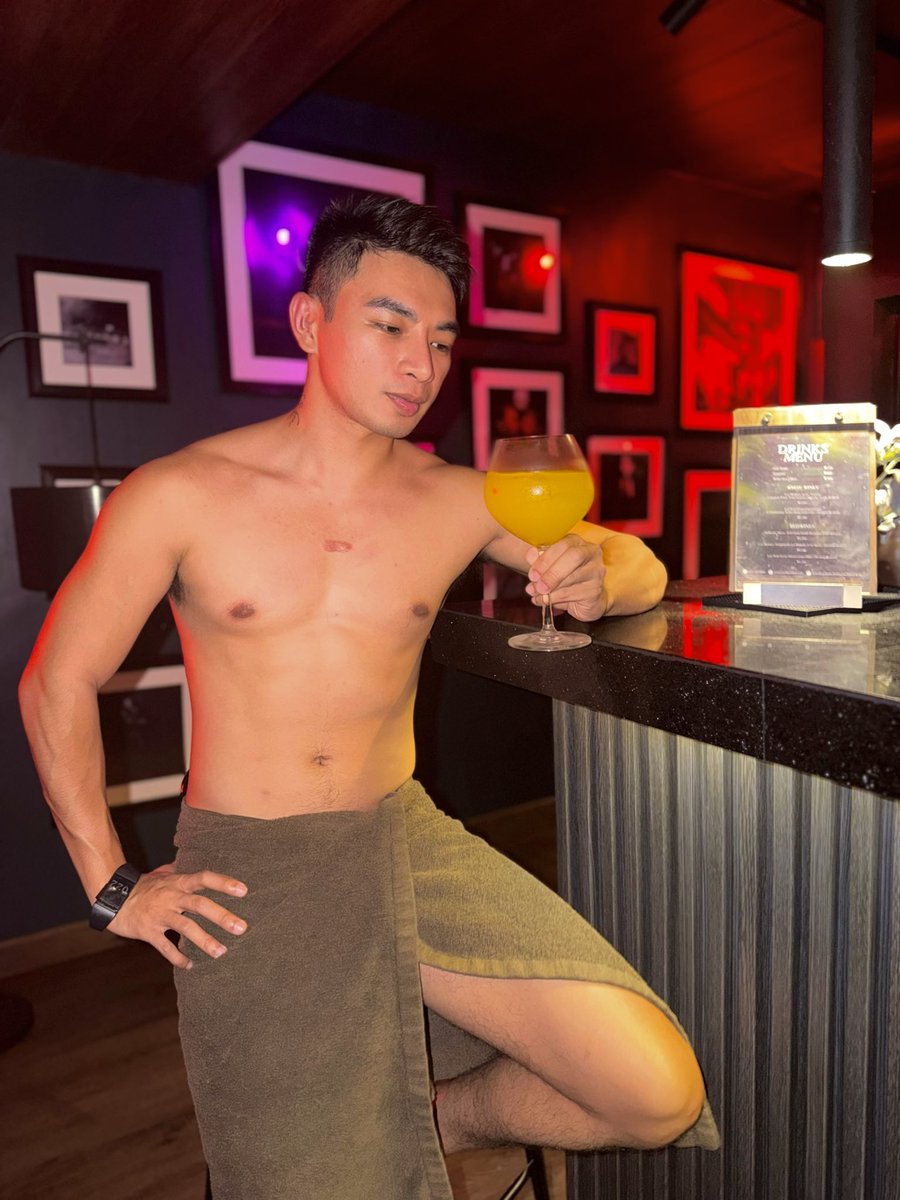 Captain_Edje's tweet photo. Ending my wellness side quest with a refreshing cocktail at @RwellnessMNL ’s lounge. 🍸🤤 @RWellnessHubMnl https://t.co/MByxRmUige