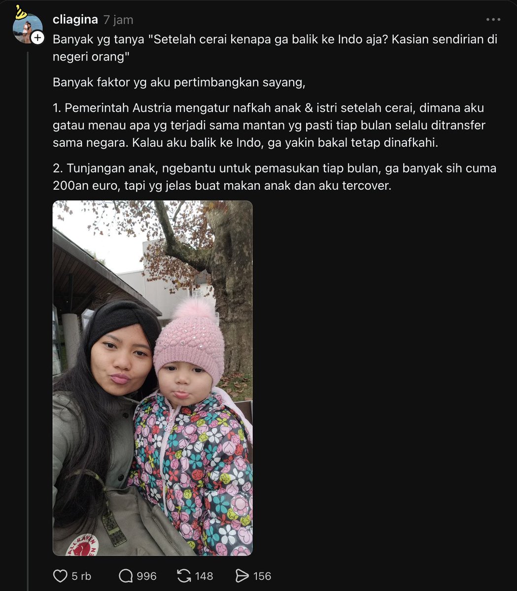 LambeSahamjja's tweet photo. alasan ibu ini kenapa gk balik indo walau udah cerai:
- Nafkah terjamin, pemerintah Austria pasti transfer nafkah tiap bulan pasca-cerai.
- Tunjangan anak sekitar €200/bulan buat kebutuhan anak.
- Sekolah & kesehatan gratis sampai kuliah S3, ijazah diakui internasional.
- Work-life balance, cuma kerja 15 jam/minggu, cukup buat hidup, sisanya buat anak & hobi.
- ada tunjangan pengangguran & pensiun seumur hidup.
- sebagai single mom ga jadi bahan gosip, masyarakat ga menghakimi.