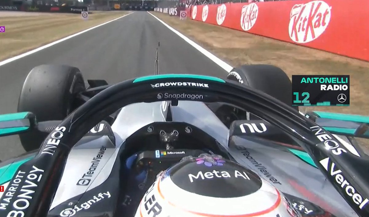 TearOffFR's tweet photo. TOUR 42/52

KIMI ANTONELLI EST AU RALENTI SUR LA PISTE !!!!

IL S'ARRETE AUX STANDS ET CHANGE D'AILERON AVANT 🤯🤯

#F1 #BritishGP https://t.co/ZTF157KRo5