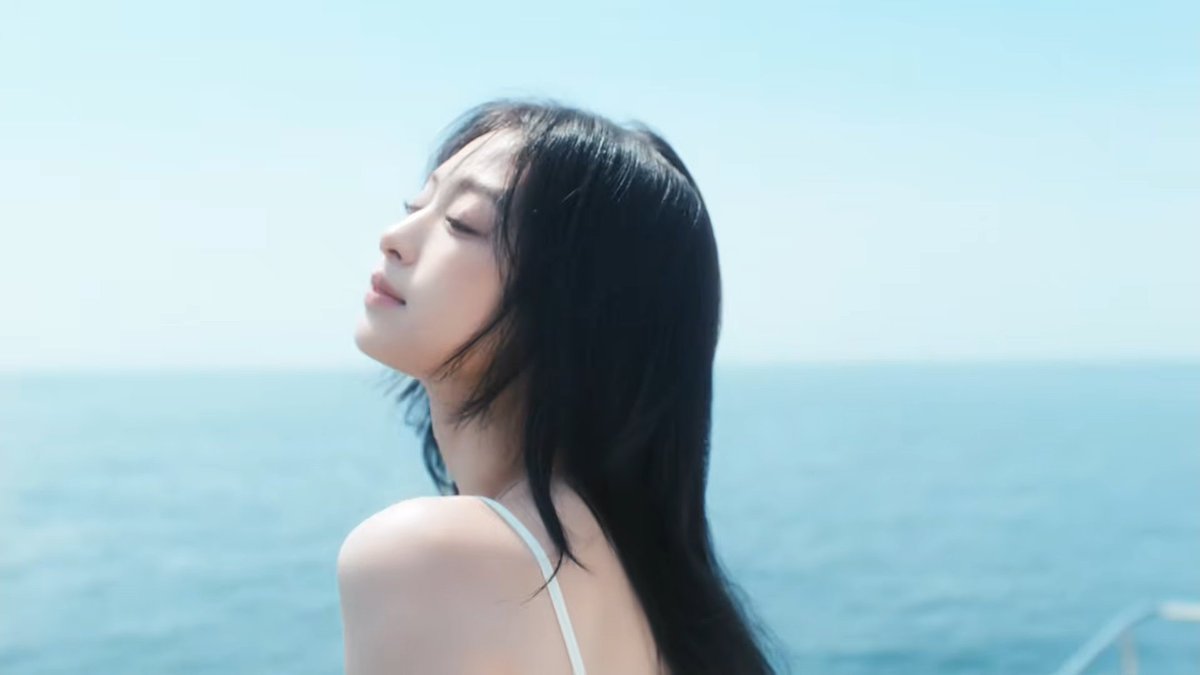 ahyeonpicture's tweet photo. ahyeon in ‘i like it’ mv 💙 https://t.co/DBfCk9F5ip