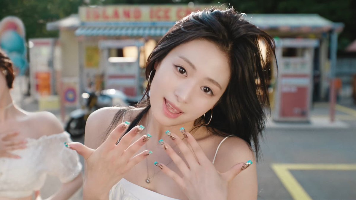 ahyeonpicture's tweet photo. ahyeon in ‘i like it’ mv 💙 https://t.co/DBfCk9F5ip