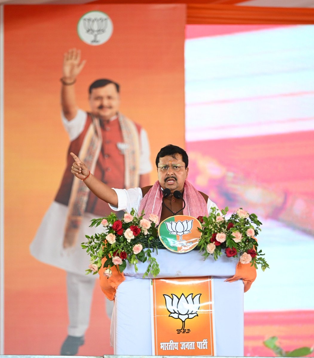 NitinNabin's tweet photo. आज लखनऊ में शक्ति केंद्र संयोजक सम्मेलन को संबोधित कर संगठन की मजबूती तथा बूथ स्तर तक जनसंपर्क को और प्रभावी बनाने के लिए कार्यकर्ताओं का मार्गदर्शन किया।

विपक्ष आज भी जातिवाद, तुष्टिकरण और भ्रम फैलाने की राजनीति में उलझा हुआ है, जबकि जनता विकास, सुशासन और जवाबदेही चाहती है। जिन दलों ने वर्षों तक उत्तर प्रदेश को परिवारवाद, भ्रष्टाचार और कुशासन की राजनीति में जकड़े रखा, जनता उन्हें लगातार नकार रही है और आने वाले समय में एक बार फिर एनडीए पर अपना भरोसा जताकर प्रदेश में सुशासन और विकास की सरकार को पुनः जनादेश देगी।

@BJP4UP