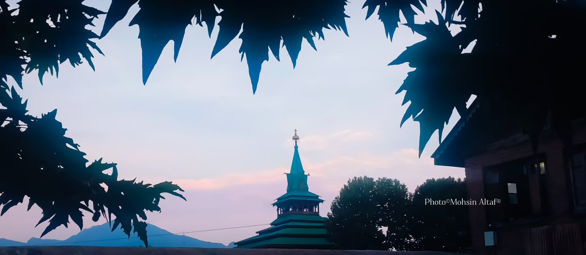 MohsinAltaf786H's tweet photo. The Khanqah-e-Molla or Shah-e-Hamdan is one of the oldest Muslim shrines located on the banks of the river Jhelum in Srinagar city. https://t.co/Rgc97WXV3Z