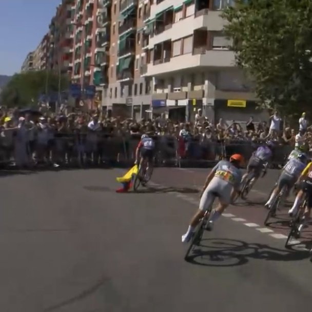 EnricAttack's tweet photo. Primer ataque de un colombiano en el Tour https://t.co/U1AgWKtXjc