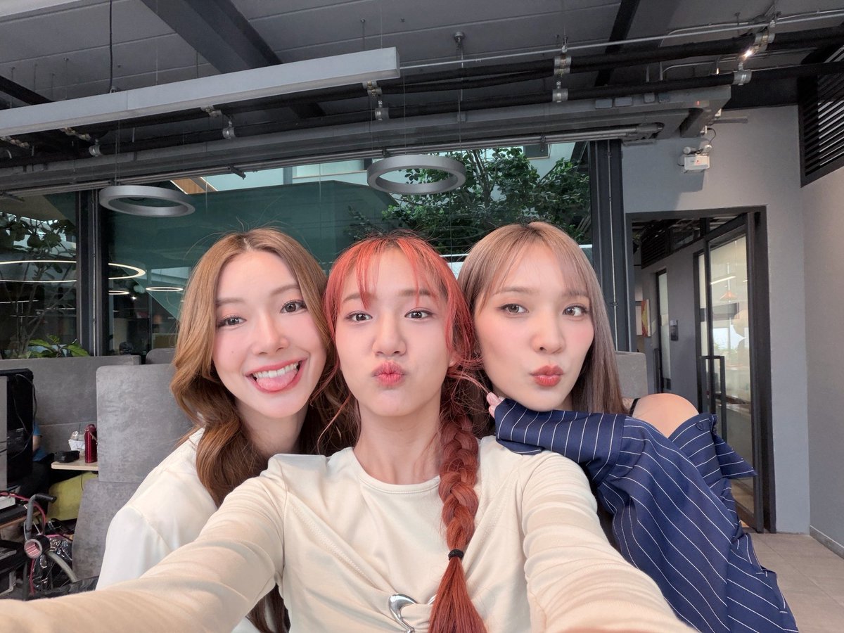 Sangtsangt's tweet photo. ขอบคุณที่ให้โอกาสหนูได้เข้ามาเป็นส่วนหนึ่งของซีรีส์เรื่องนี้นะคะ สนุกมากเลย ดีใจที่ได้ร่วมงานกับทุกคนนะคะ🍷♥️

#EnemiesWithBenefitsFinalEP https://t.co/6xH6neAyVQ