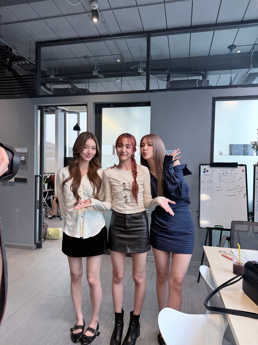 Sangtsangt's tweet photo. ขอบคุณที่ให้โอกาสหนูได้เข้ามาเป็นส่วนหนึ่งของซีรีส์เรื่องนี้นะคะ สนุกมากเลย ดีใจที่ได้ร่วมงานกับทุกคนนะคะ🍷♥️

#EnemiesWithBenefitsFinalEP https://t.co/6xH6neAyVQ
