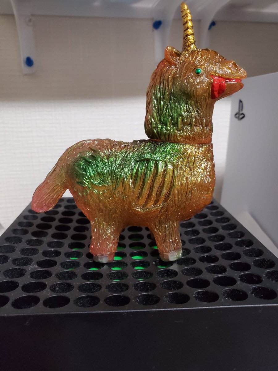 b32tiTa's tweet photo. あぁ……素敵すぎる
デザフェスの時から欲しかったもんなぁ
ジョンさんの作る顔が好きなんだよなぁ
足裏に2018って書いてある
結構前からいるんだなぁ
#oneuptoy
#アンデッディコーン
#undeadcorn
#RAMPAGETOYS
#ソフビ
#ユニコーン https://t.co/A461IkbVhG