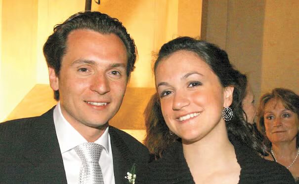 JJDiazMachuca's tweet photo. ¿Pues no que los jueces “neoliberales” eran el problema?

Ya salió a llorar la fiscal carnal, @ErnestinaGodoy_ , porque una jueza de los acordeones, “electa por voto popular”, liberó a la hermana de Lozoya. 🤷🏻‍♂️

La jueza del corazón, no de la Constitución

Los fiscales federales del caso de la hermana del exdirector de Pemex, Emilio Lozoya Austin, se quedaron impresionados por la deficiencia de argumentos jurídicos de la jueza de control Nora Ileana García Peralta, quien liberó a la mujer al exponer que existe confianza de que no se fugará de la justicia. 

Nos cuentan que sin citar ningún artículo de la Constitución o del Código Nacional de Procedimientos Penales, la juzgadora electa por voto popular dictó en menos de media hora libertad provisional en favor de Gilda Lozoya Austin, con la confianza de que se presentará ante la justicia pese a la desconfianza que hay en los fiscales de que ocurra lo contrario. 

A raíz de este episodio, al interior de la fiscalía, García Peralta ya es conocida como la jueza que juzga con el corazón y no con la ley. ¿Seguirán pensando que fue buena idea la elección popular de jueces?

Bajo Reserva