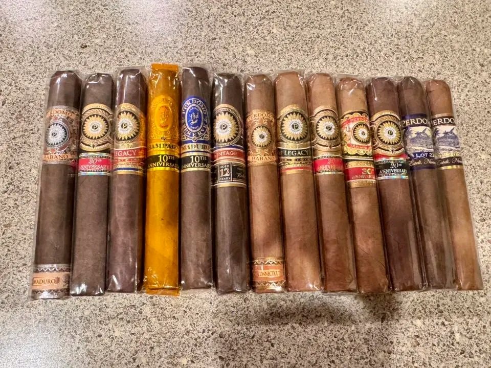 CigarW8288's tweet photo. Message me directly if you're interested in buying this perdomo sampler. https://t.co/bqyB8dnYyi